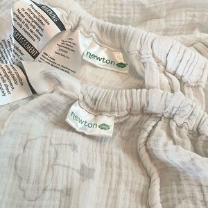 Set of 2 Newton Crib Sheets